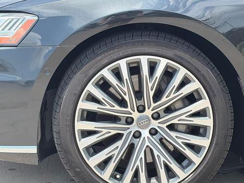 Mythos Black Metallic 2019 Audi A8 55