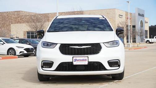 2026 Chrysler Pacifica L