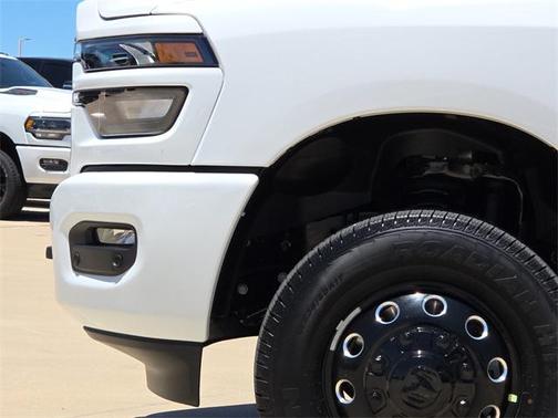 2025 RAM 3500 Lone Star Crew Cab 4x4 8' Box