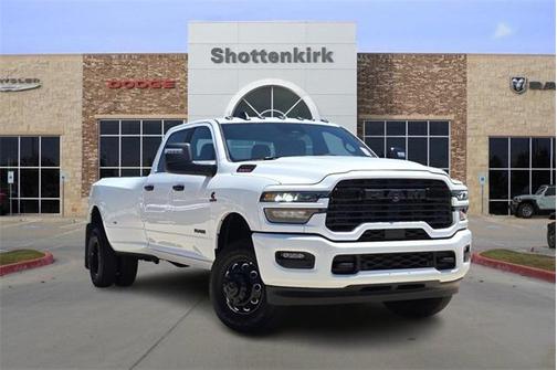 2025 RAM 3500 Lone Star Crew Cab 4x4 8' Box
