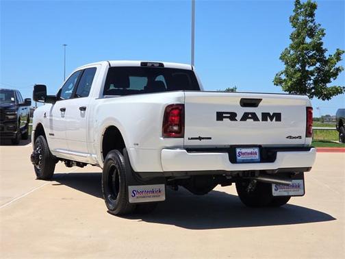 2025 RAM 3500 Lone Star Crew Cab 4x4 8' Box