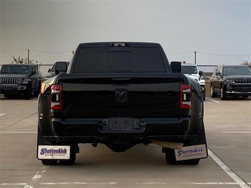 2022 RAM 3500 Laramie Crew Cab 4x4 6'4' Box