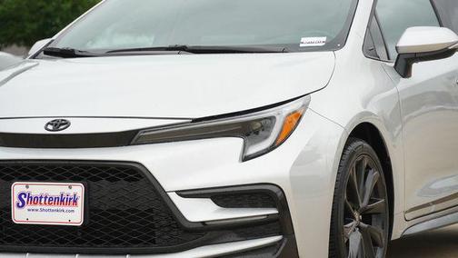 Classic Silver Metallic 2024 Toyota Corolla SE