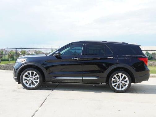 Black Metallic 2023 Ford Explorer Platinum