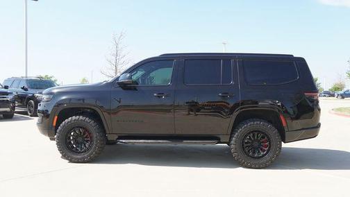 Diamond Black Crystal Pearlcoat 2024 Jeep Wagoneer Series II Carbide 4x4