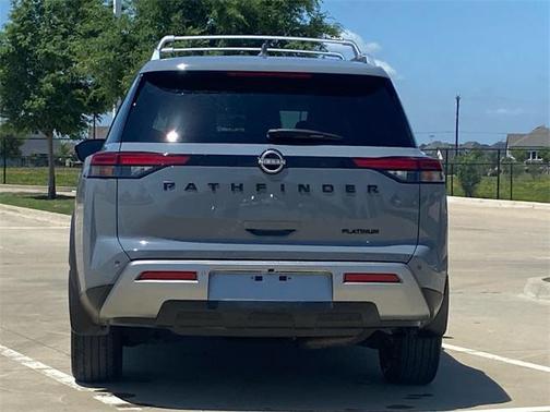 2023 Nissan Pathfinder Platinum FWD