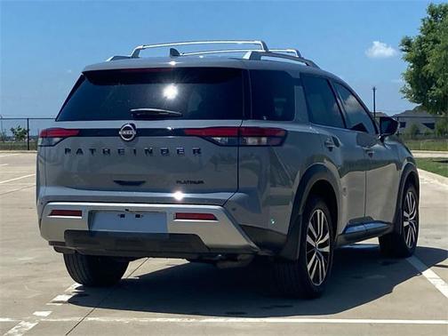 2023 Nissan Pathfinder Platinum FWD