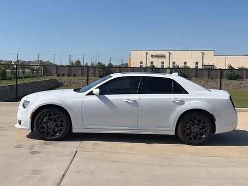 Bright White Clearcoat 2023 Chrysler 300 Touring