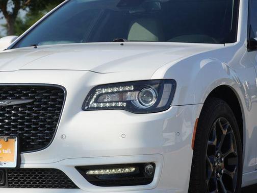 Bright White Clearcoat 2023 Chrysler 300 Touring