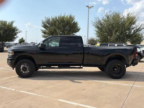 Diamond Black Crystal Pearlcoat 2023 RAM 3500 Laramie Crew Cab 4x4 8' Box