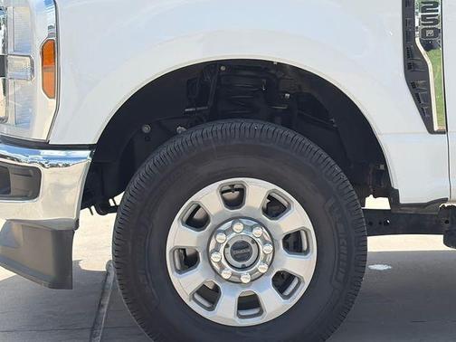 Oxford White 2024 Ford F-250 XLT