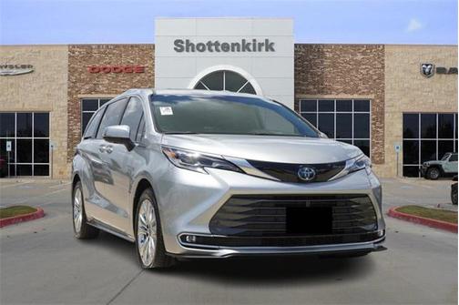 2023 Toyota Sienna Platinum 7 Passenger