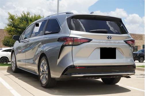 2023 Toyota Sienna Platinum 7 Passenger