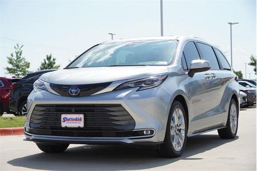 2023 Toyota Sienna Platinum 7 Passenger