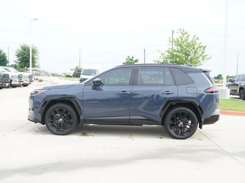 Cloud 2026 Toyota RAV4 SE