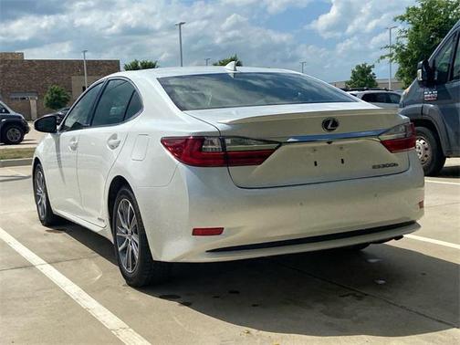 2017 Lexus ES 300h Base