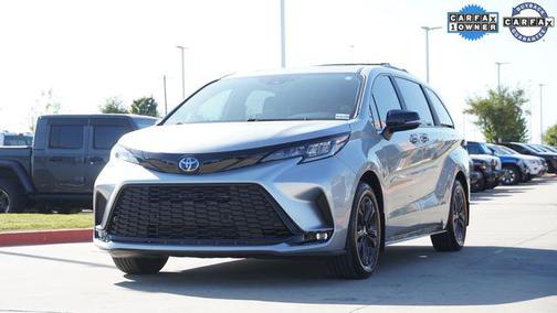 2025 Toyota Sienna Woodland Edition