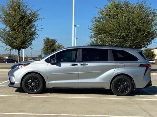 2025 Toyota Sienna Woodland Edition