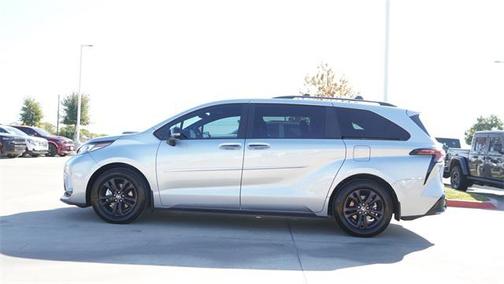 2025 Toyota Sienna Woodland Edition