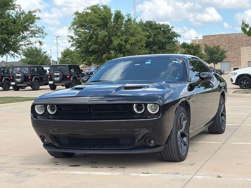 Pitch Black Clearcoat 2020 Dodge Challenger SXT