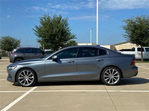 2020 Volvo S60 T5 Momentum
