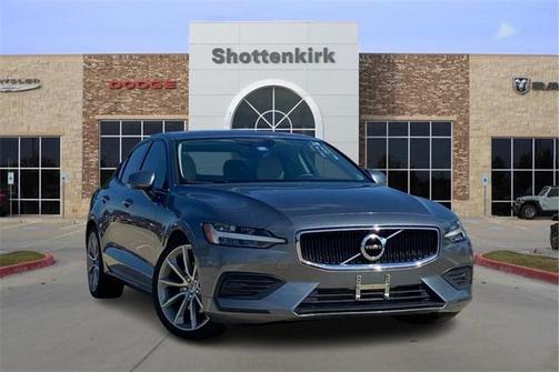 2020 Volvo S60 T5 Momentum