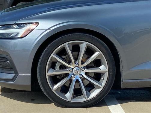 2020 Volvo S60 T5 Momentum