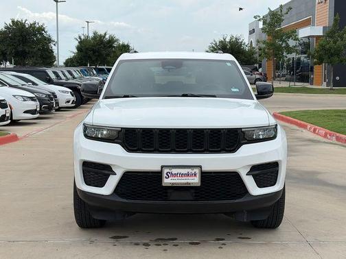 Bright White Clearcoat 2024 Jeep Grand Cherokee Altitude