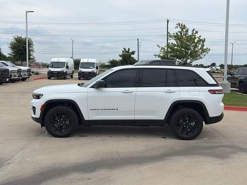 Bright White Clearcoat 2024 Jeep Grand Cherokee Altitude