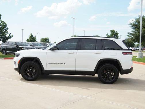 Bright White Clearcoat 2024 Jeep Grand Cherokee Altitude