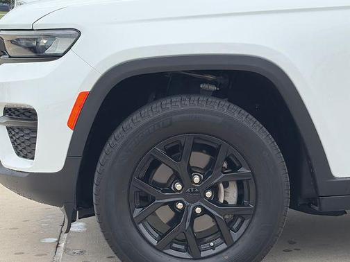Bright White Clearcoat 2024 Jeep Grand Cherokee Altitude