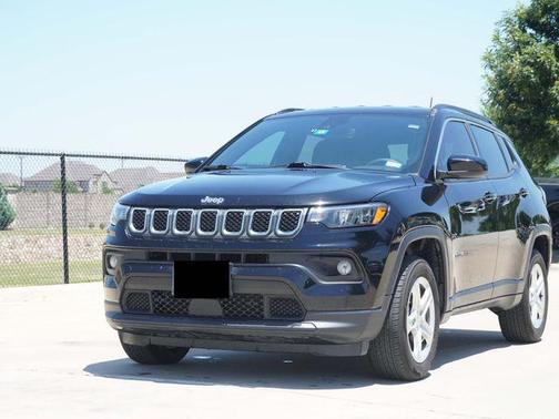 Diamond Black Crystal Pearlcoat 2023 Jeep Compass Latitude