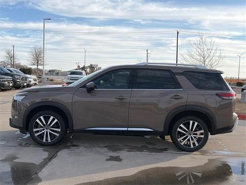 2023 Nissan Pathfinder Platinum FWD