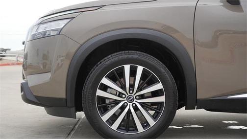 2023 Nissan Pathfinder Platinum FWD