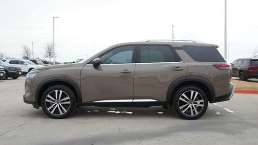 2023 Nissan Pathfinder Platinum FWD