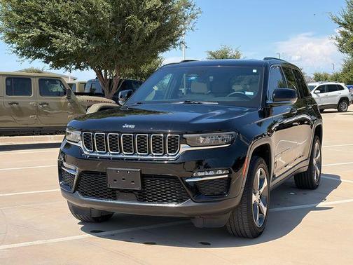 Diamond Black Crystal Pearlcoat 2023 Jeep Grand Cherokee Limited