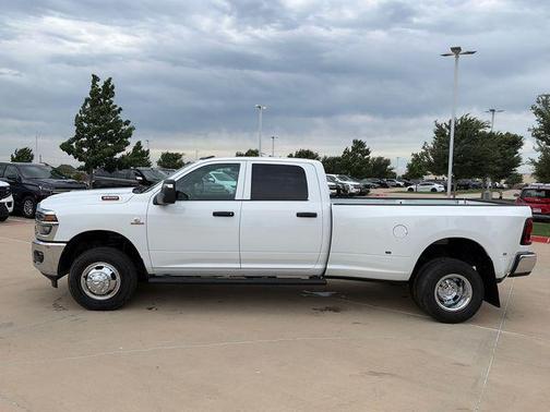 Bright White Clearcoat 2026 RAM 3500 Tradesman Crew Cab 4x4 8' Box