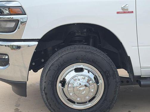 Bright White Clearcoat 2026 RAM 3500 Tradesman Crew Cab 4x4 8' Box