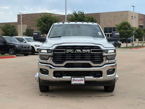 Bright White Clearcoat 2026 RAM 3500 Tradesman Crew Cab 4x4 8' Box