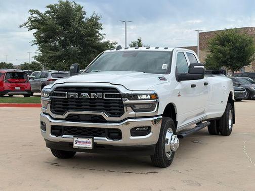 Bright White Clearcoat 2026 RAM 3500 Tradesman Crew Cab 4x4 8' Box