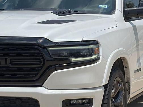 Ivory White Tri-Coat Pearlcoat 2021 RAM 1500 Limited