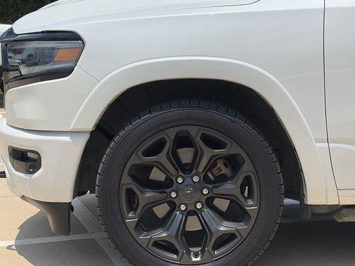 Ivory White Tri-Coat Pearlcoat 2021 RAM 1500 Limited
