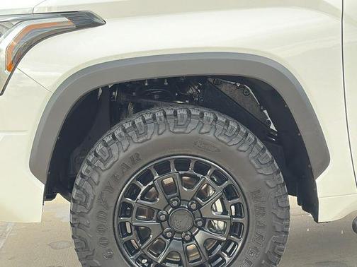 Ice 2025 Toyota Tundra SR5