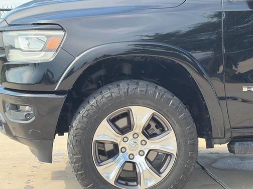 Diamond Black Crystal Pearlcoat 2019 RAM 1500 Laramie