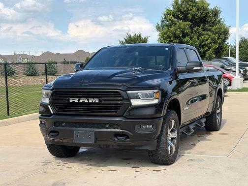 Diamond Black Crystal Pearlcoat 2019 RAM 1500 Laramie