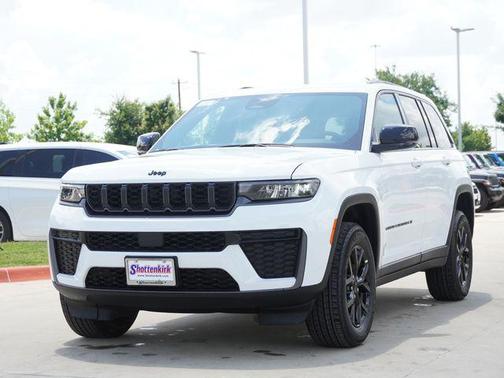 Bright White Clearcoat 2026 Jeep Grand Cherokee Altitude