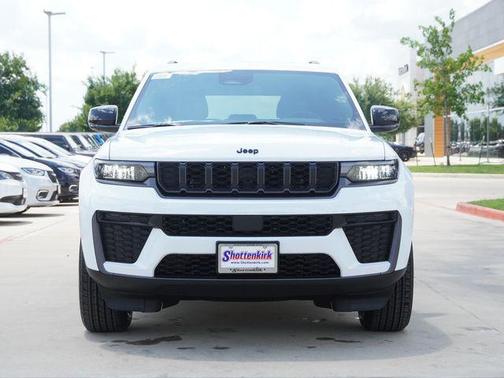 Bright White Clearcoat 2026 Jeep Grand Cherokee Altitude
