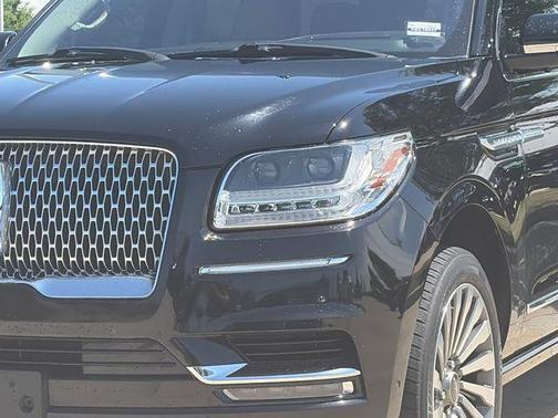 Infinite Black Metallic 2019 Lincoln Navigator L Reserve