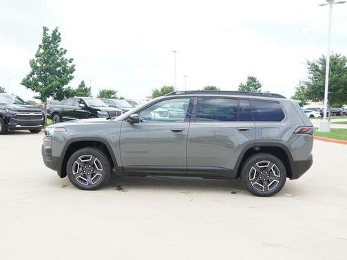 Sting-Gray Clearcoat 2026 Jeep Cherokee Laredo 4x4