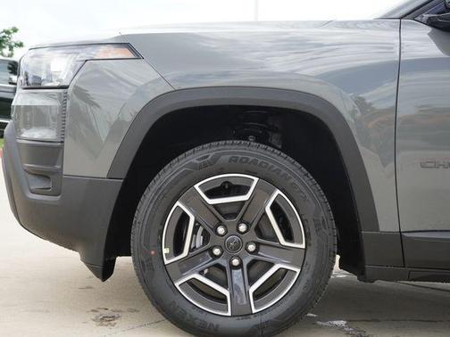 Sting-Gray Clearcoat 2026 Jeep Cherokee Laredo 4x4